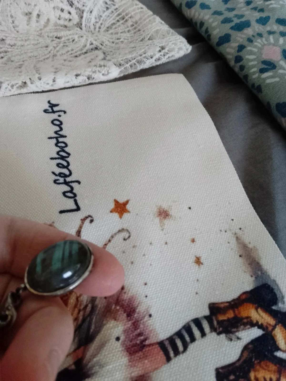 Collier main tête de mort argenté pierre de labradorite – photo 10